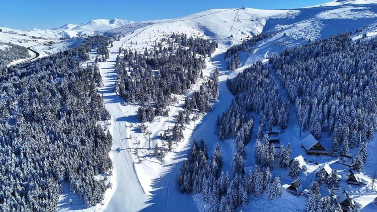 Çambaşı Kayak Merkezi çevresinden karla kaplı yayla manzarası